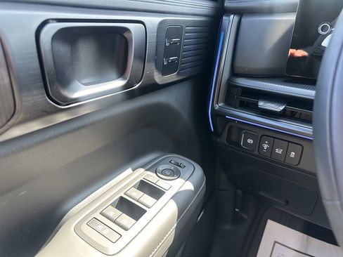 Used 2025 Hyundai Santa Fe Calligraphy image 18