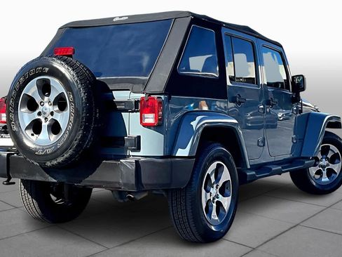 Used 2015 Jeep Wrangler Unlimited Sahara image 12