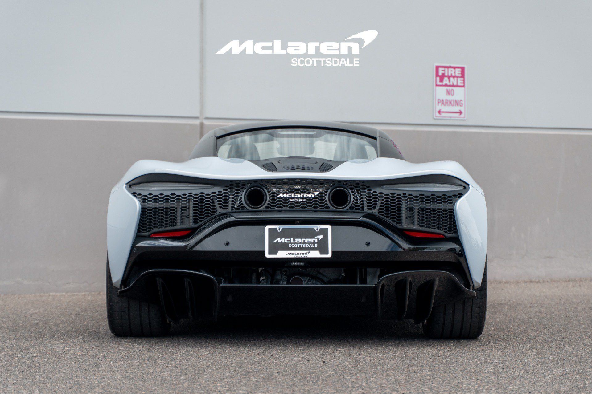 Used 2023 McLaren Artura RWD image 6