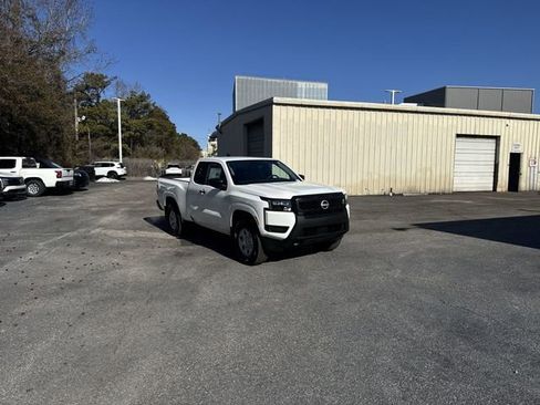 New 2026 Nissan Frontier S image 3