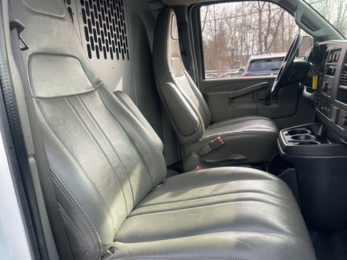 Used 2022 Chevrolet Express 3500 Work Van w/ Driver Convenience Package image 14