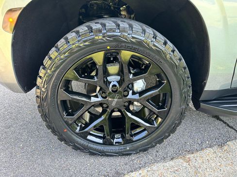 Used 2024 GMC Yukon AT4 w/ Technology Package AWD/4WD image 65