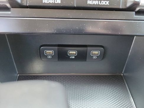 Used 2024 Kia Carnival LX FWD image 32