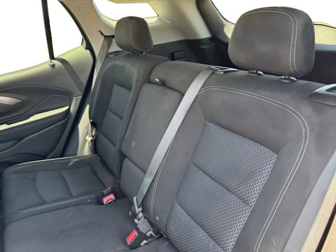 Used 2024 GMC Terrain SLE w/ Driver Convenience Package FWD image 16