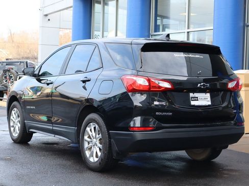 Used 2020 Chevrolet Equinox LS w/ LS Convenience Package image 3