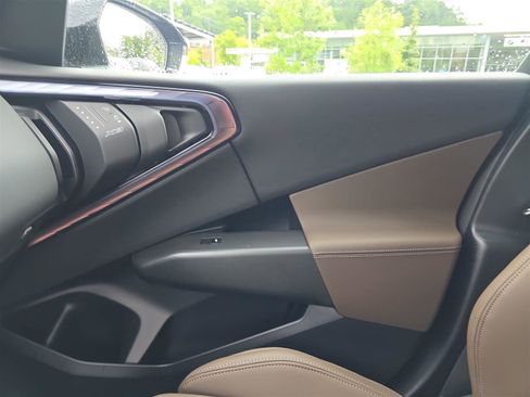 Used 2025 BMW X3 xDrive30i w/ Premium Package image 29