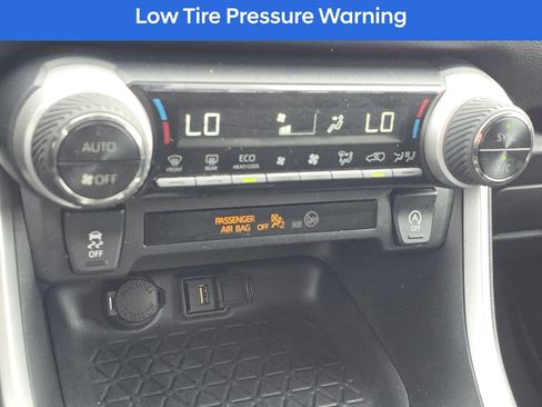 Used 2020 Toyota RAV4 XLE w/ Carpet Mat Package image 24