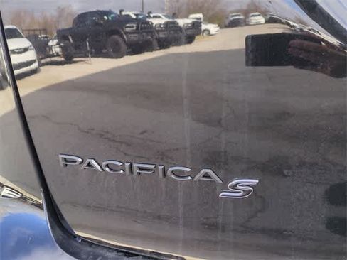 New 2026 Chrysler Pacifica Select image 13