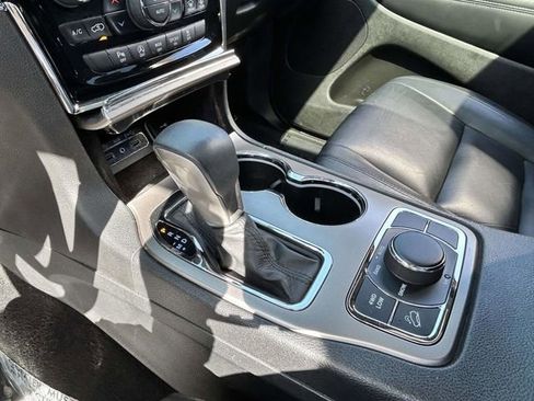 Used 2019 Jeep Grand Cherokee Limited w/ Trailer Tow Group IV image 17