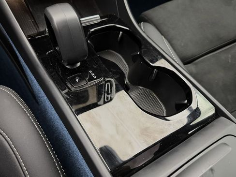 Used 2023 Volvo C40 P8 Recharge Ultimate image 30