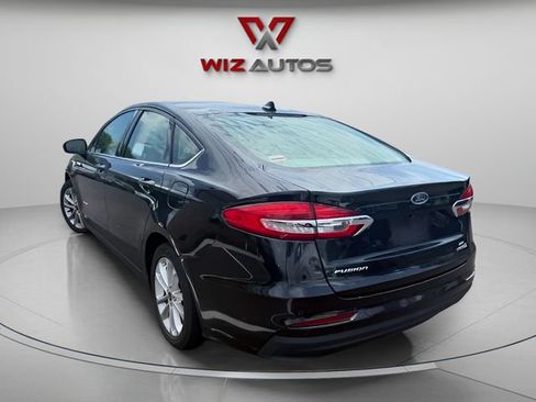 Used 2019 Ford Fusion SE FWD image 3