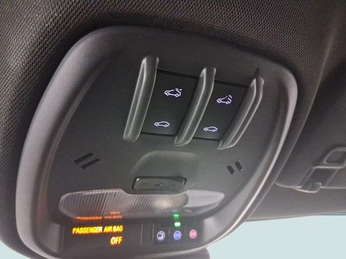 Used 2025 Chevrolet Trax RS w/ Sunroof Package image 24