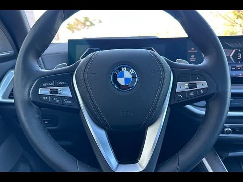 Used 2025 BMW X5 xDrive50e w/ Premium Package AWD/4WD image 19