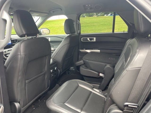 Used 2022 Ford Explorer XLT w/ Equipment Group 202A RWD image 9