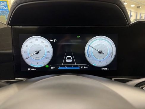 Used 2023 Hyundai Elantra Limited image 5