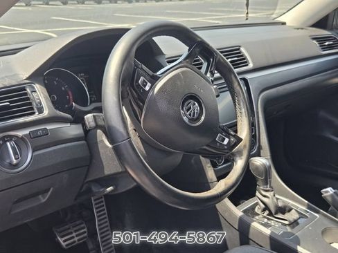 Used 2017 Volkswagen Passat 1.8T R-Line w/ R-Line Lighting Package FWD image 9