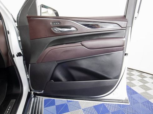 Used 2023 Cadillac Escalade V w/ LPO, ONYX Package image 21