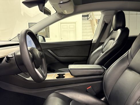 Used 2021 Tesla Model Y Long Range image 3