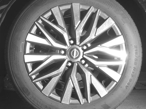 Used 2025 Nissan Altima 2.5 SV FWD image 14