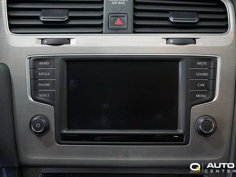 Used 2017 Volkswagen Golf SE image 22