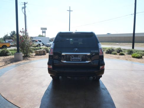 Certified 2021 Lexus GX 460 Premium w/ Premium Plus Package image 3