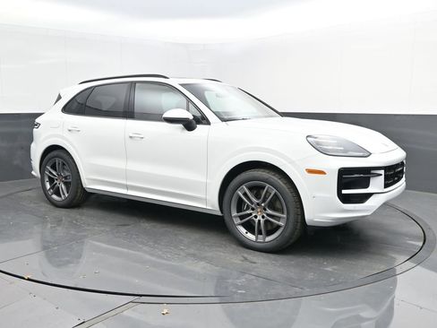 New 2025 Porsche Cayenne image 9