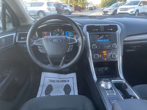 Used 2018 Ford Fusion SE FWD image 23