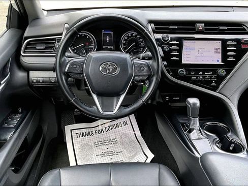 Used 2019 Toyota Camry SE FWD image 5