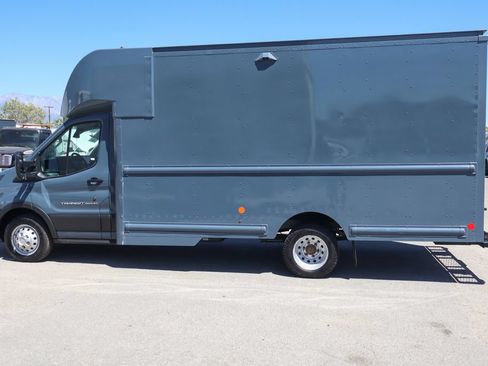 Used 2022 Ford Transit 350 DRW RWD image 5