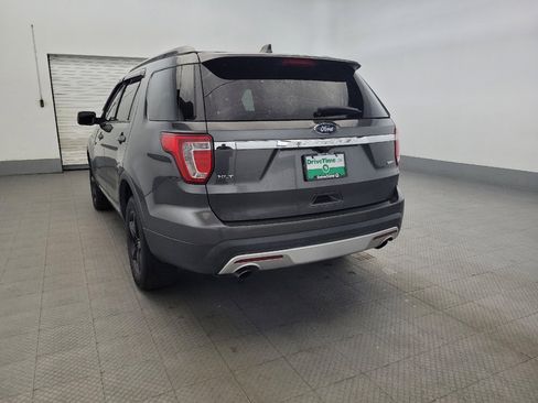 Used 2017 Ford Explorer XLT w/ Equipment Group 202A AWD/4WD image 6