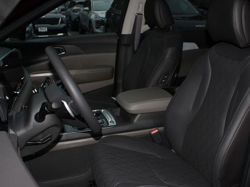 New 2026 Kia Carnival SX image 17