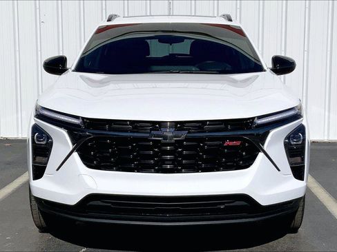 Used 2024 Chevrolet Trax RS w/ Sunroof Package image 3