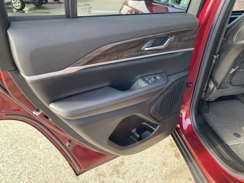 New 2026 Jeep Grand Cherokee Altitude image 25