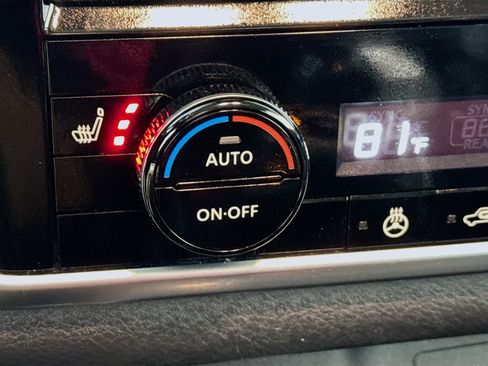 Used 2023 Nissan Rogue SL image 4