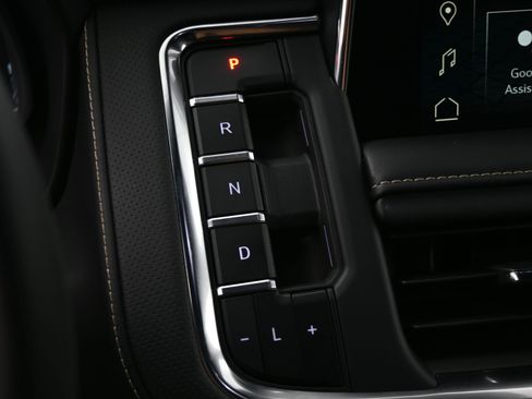 Used 2024 GMC Yukon XL SLT image 27