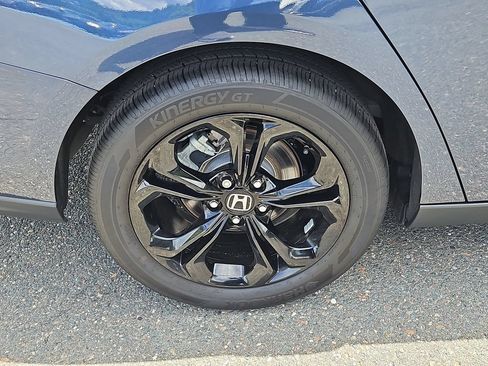 Certified 2025 Honda Accord SE image 9