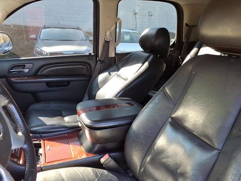 Used 2011 Cadillac Escalade AWD image 20