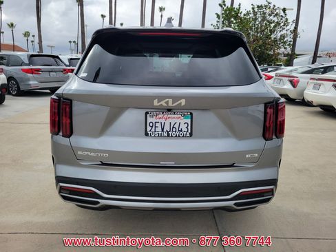 Used 2023 Kia Sorento SX Prestige w/ Panoramic Sunroof Package AWD/4WD image 5