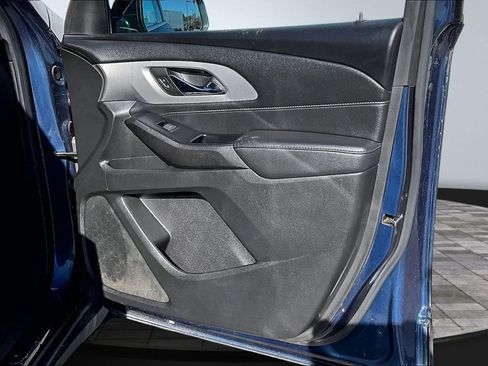 Used 2023 Chevrolet Traverse LT image 15