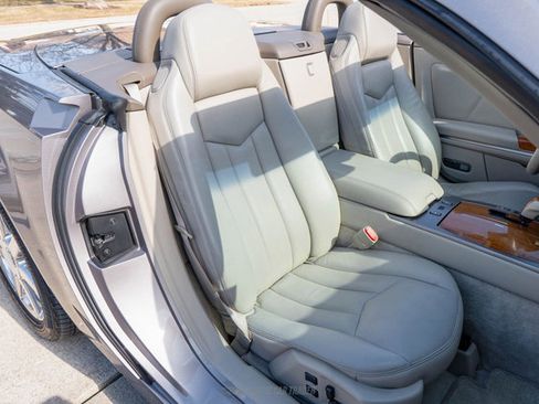Used 2004 Cadillac XLR image 63