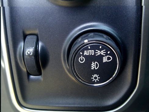 Used 2018 Chevrolet Silverado 1500 LT w/ All Star Edition image 18