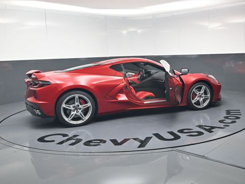 Used 2022 Chevrolet Corvette Stingray Preferred Cpe w/ Z51 Performance Package RWD image 26