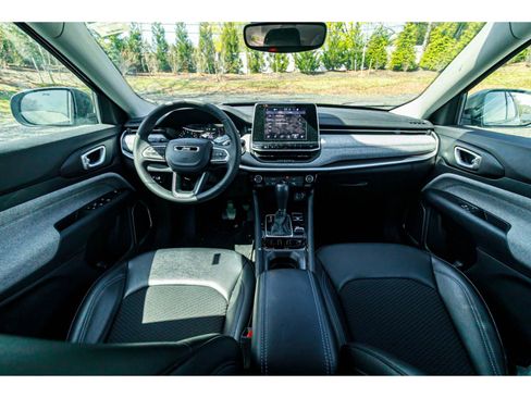 Used 2022 Jeep Compass Latitude image 18