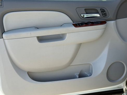 Used 2011 Chevrolet Tahoe LTZ image 13