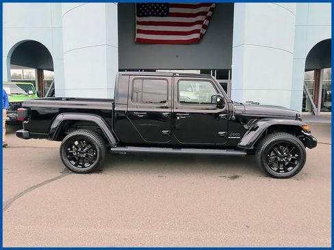 Used 2022 Jeep Gladiator Overland image 1
