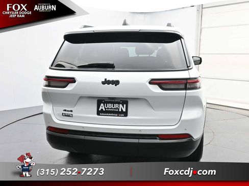 Used 2023 Jeep Grand Cherokee L Altitude AWD/4WD image 4