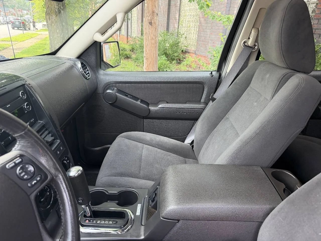 Used 2009 Ford Explorer Sport Trac XLT AWD/4WD image 28