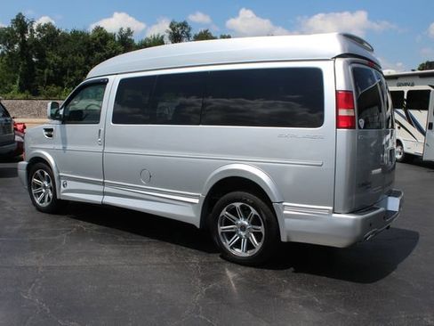Used 2016 Chevrolet Express 2500 RWD image 11