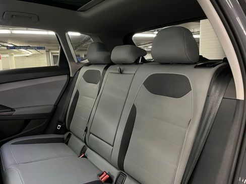 Used 2022 Volkswagen Taos SE image 21