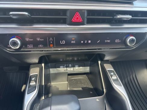 Certified 2025 Kia Sorento S w/ Panoramic Sunroof Package image 14